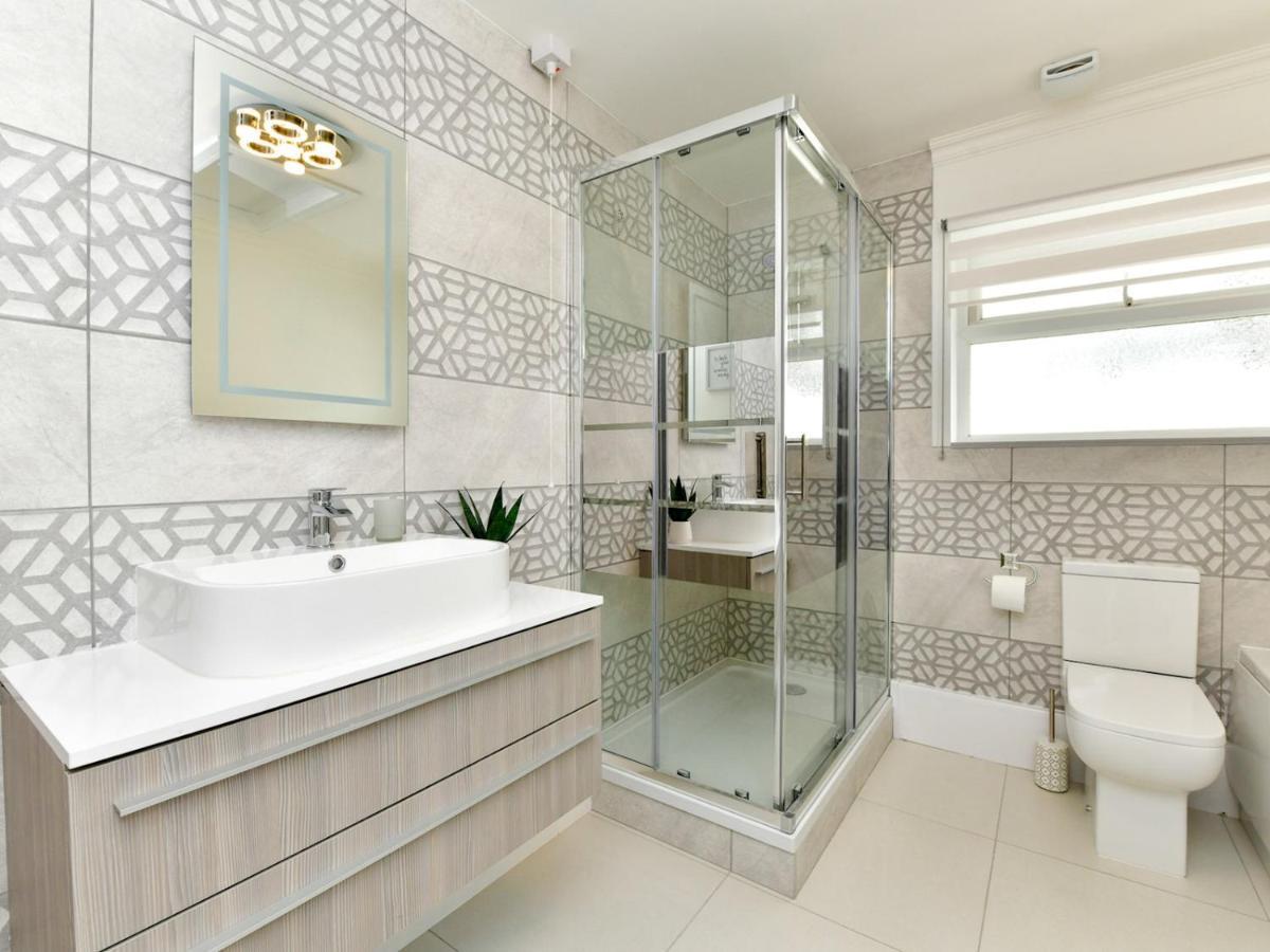 Pass The Keys Newly Refurbished Modern Bungalow - Pets Welcome Villa Swansea Eksteriør billede
