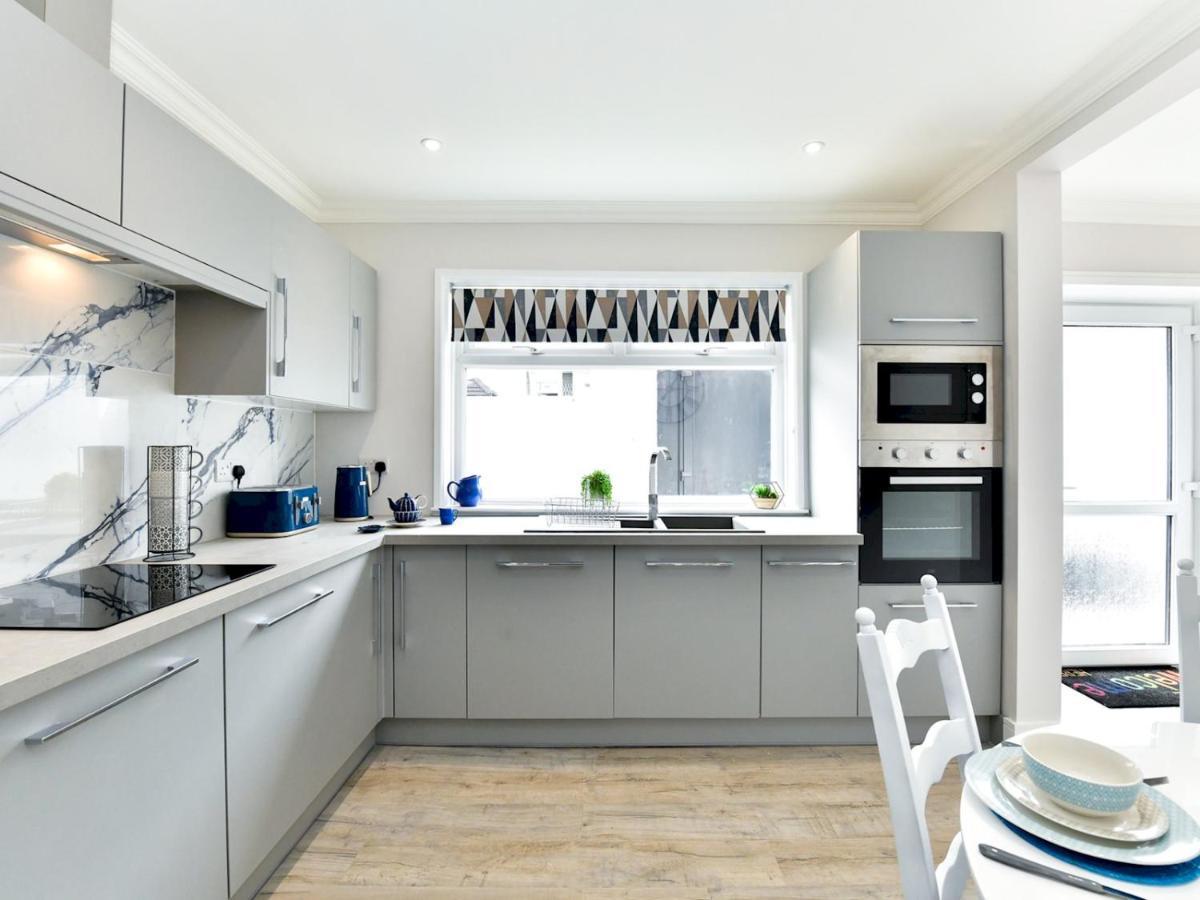 Pass The Keys Newly Refurbished Modern Bungalow - Pets Welcome Villa Swansea Eksteriør billede