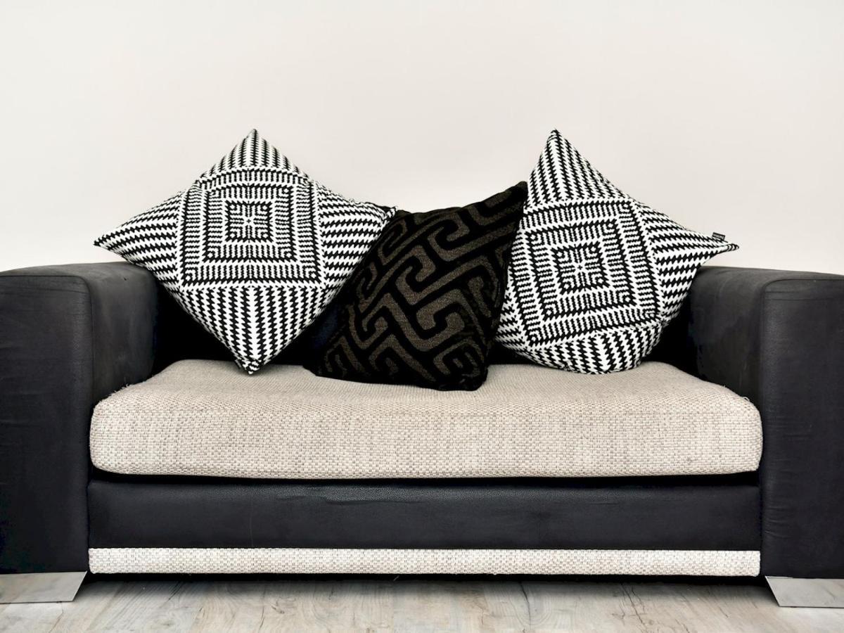 Pass The Keys Newly Refurbished Modern Bungalow - Pets Welcome Villa Swansea Eksteriør billede