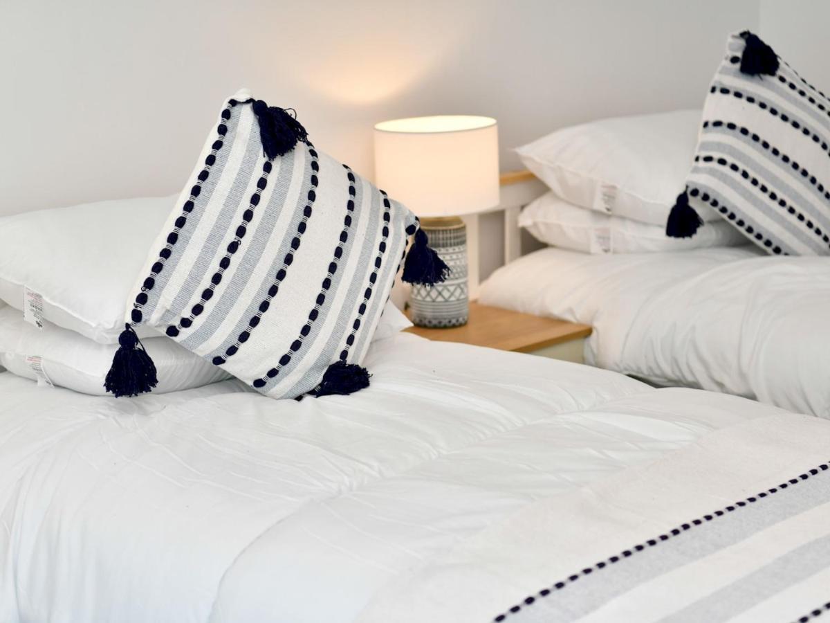 Pass The Keys Newly Refurbished Modern Bungalow - Pets Welcome Villa Swansea Eksteriør billede