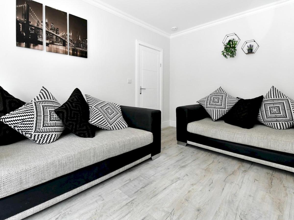 Pass The Keys Newly Refurbished Modern Bungalow - Pets Welcome Villa Swansea Eksteriør billede