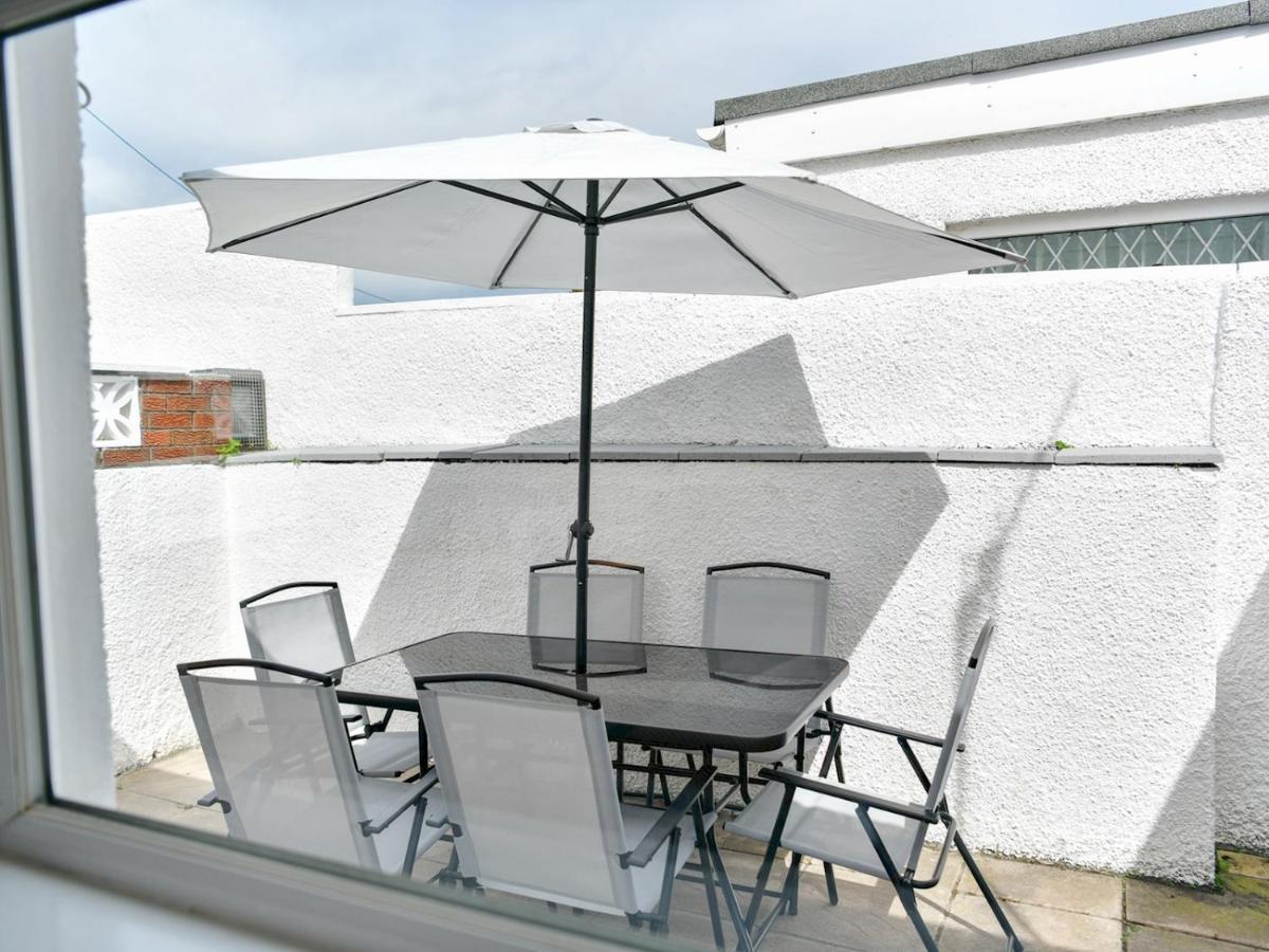 Pass The Keys Newly Refurbished Modern Bungalow - Pets Welcome Villa Swansea Eksteriør billede