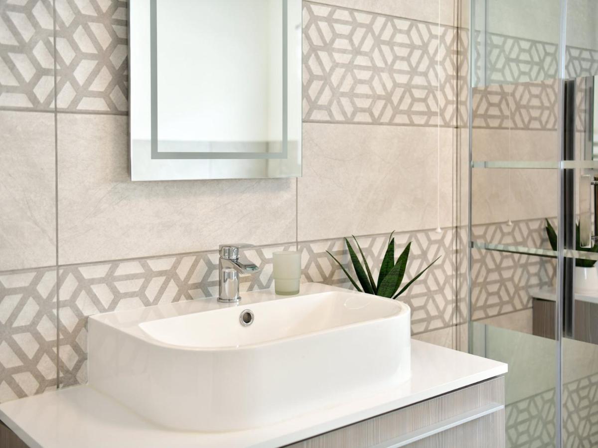 Pass The Keys Newly Refurbished Modern Bungalow - Pets Welcome Villa Swansea Eksteriør billede
